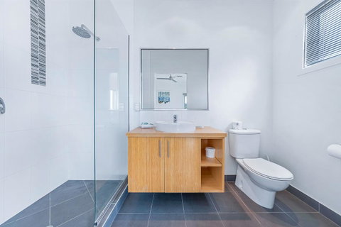 Viewpoint Holiday Home - Cannonvale - Accommodation Port Macquarie 15