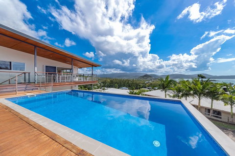 Viewpoint Holiday Home - Cannonvale - Accommodation Port Macquarie 2