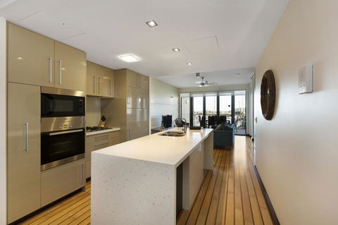 Boathouse Port Of Airlie - Accommodation Port Macquarie 6