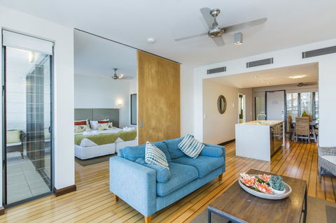 Boathouse Port Of Airlie - Accommodation Port Macquarie 5