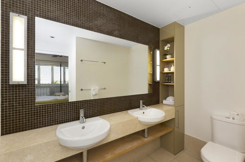 Boathouse Port Of Airlie - Accommodation Port Macquarie 12
