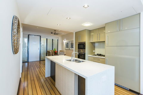 Boathouse Port Of Airlie - Accommodation Port Macquarie 8
