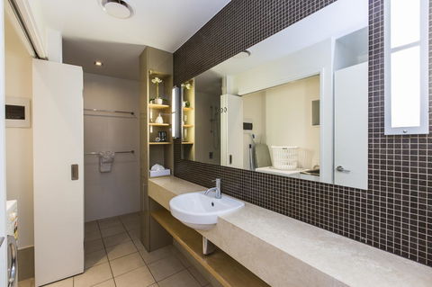 Boathouse Port Of Airlie - Accommodation Port Macquarie 18