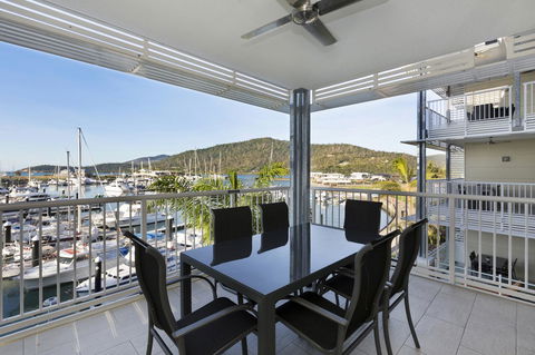 Boathouse Port Of Airlie - Accommodation Port Macquarie 20
