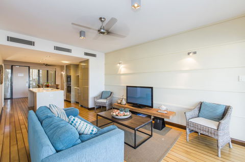 Boathouse Port Of Airlie - Accommodation Port Macquarie 9