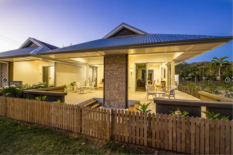 Reflections Emerald Villa 1 - Accommodation Port Macquarie 9