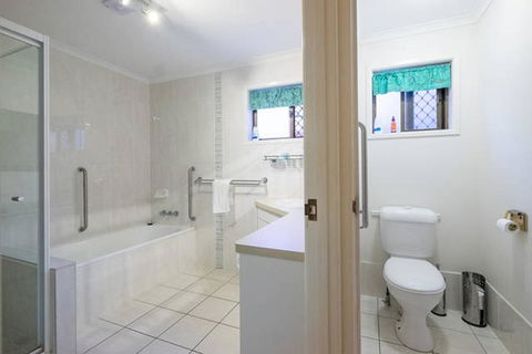 Keith\'s Place, 1 Of The 3 Most Popular Units On Bribie - Accommodation Port Macquarie 17