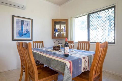 Keith\'s Place, 1 Of The 3 Most Popular Units On Bribie - Accommodation Port Macquarie 13