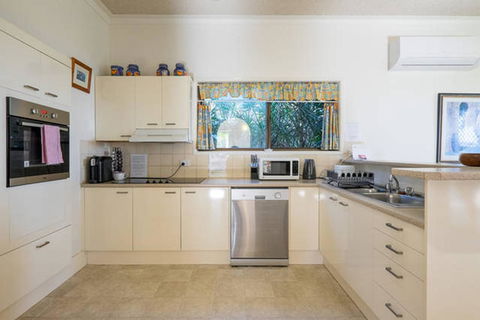 Keith\'s Place, 1 Of The 3 Most Popular Units On Bribie - Accommodation Port Macquarie 14