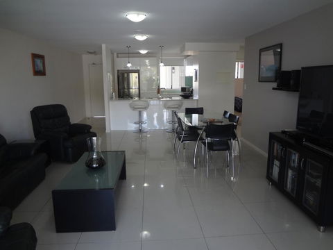 Keith's Sister - Accommodation Port Macquarie 13
