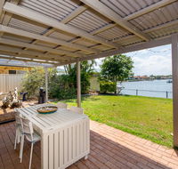 Lowset home on the canal - Dolphin Dr Bongaree - Accommodation Port Macquarie