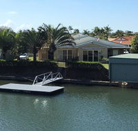 Ground floor family unit on the canal with free WIFI - Accommodation Port Macquarie