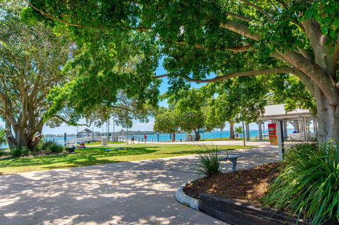 First Floor Unit Close To Shops, Park And Waterfront! - Accommodation Port Macquarie 13