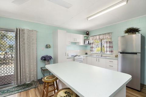 First Floor Unit Close To Shops, Park And Waterfront! - Accommodation Port Macquarie 8