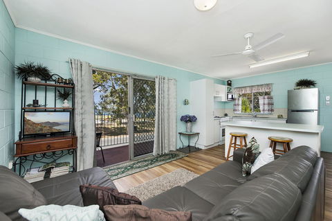 First Floor Unit Close To Shops, Park And Waterfront! - Accommodation Port Macquarie 10
