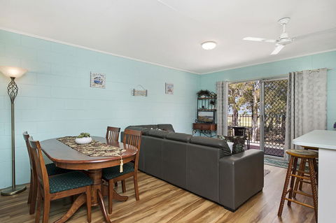 First Floor Unit Close To Shops, Park And Waterfront! - Accommodation Port Macquarie 5
