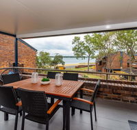 Spacious Family unit with Incredible views. - Accommodation Port Macquarie