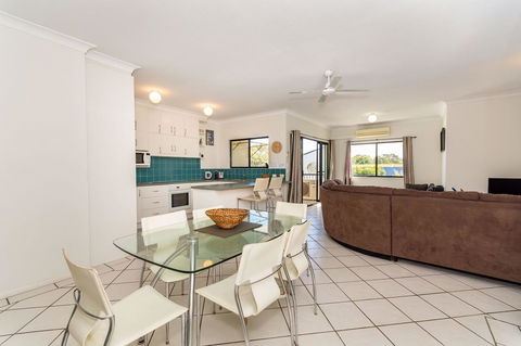 Waterfront Views From Private Rooftop Balcony - Bayview South Esp, Bongaree - Accommodation Port Macquarie 3