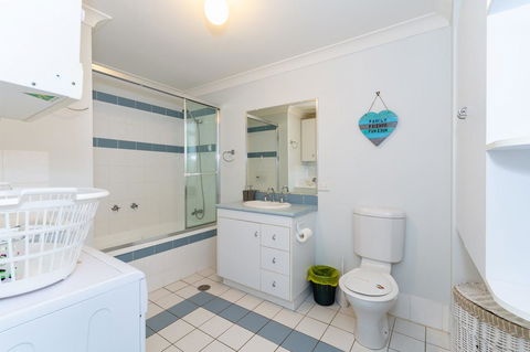 Waterfront Views From Private Rooftop Balcony - Bayview South Esp, Bongaree - Accommodation Port Macquarie 19