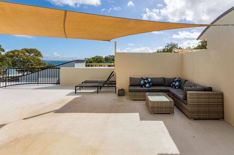 Waterfront Views From Private Rooftop Balcony - Bayview South Esp, Bongaree - Accommodation Port Macquarie 13