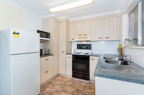 Short Stroll To Surf Beach - North Street, Woorim - Accommodation Port Macquarie 3