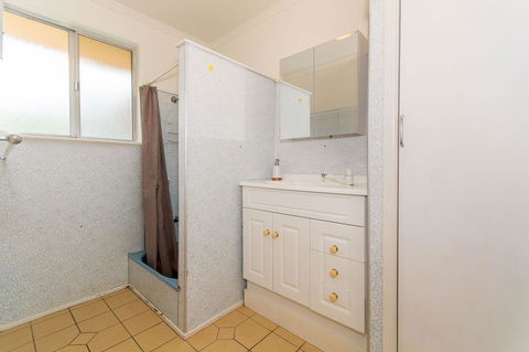 Short Stroll To Surf Beach - North Street, Woorim - Accommodation Port Macquarie 5