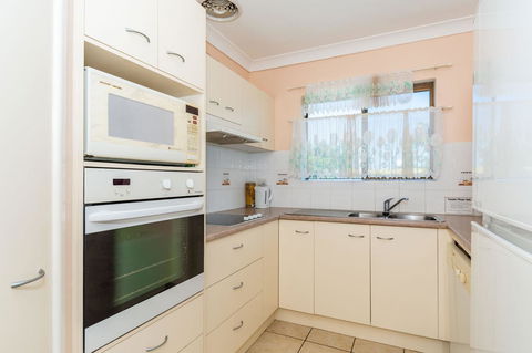Water Views - Top Floor -Clearview Apartments South Esp, Bongaree - Accommodation Port Macquarie 6