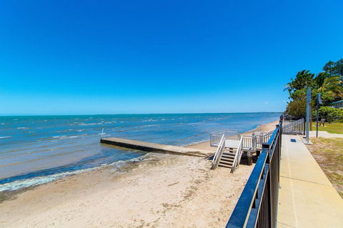 Ground Floor Air Conditioned, Fabulous Waterviews Overlooking Pumicestone Passage - Accommodation Port Macquarie 13