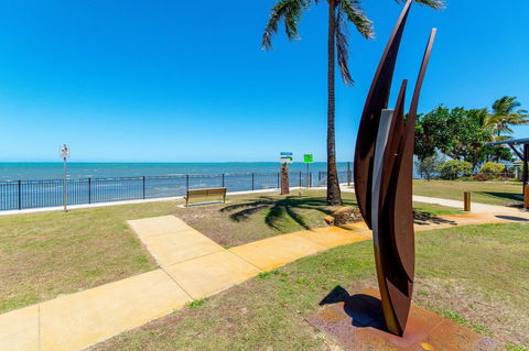 Ground Floor Air Conditioned, Fabulous Waterviews Overlooking Pumicestone Passage - Accommodation Port Macquarie 4