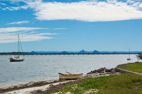Ground Floor Air Conditioned, Fabulous Waterviews Overlooking Pumicestone Passage - Accommodation Port Macquarie 14