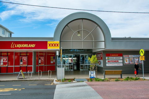 Ground Floor Air Conditioned, Fabulous Waterviews Overlooking Pumicestone Passage - Accommodation Port Macquarie 9