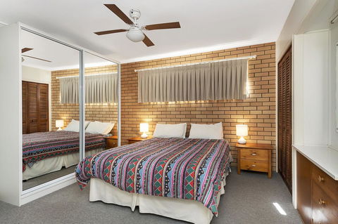 Ground Floor Air Conditioned, Fabulous Waterviews Overlooking Pumicestone Passage - Accommodation Port Macquarie 12