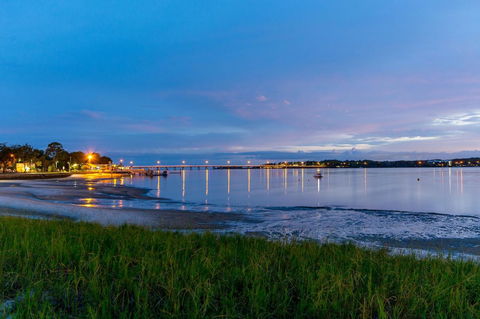 Ground Floor Air Conditioned, Fabulous Waterviews Overlooking Pumicestone Passage - Accommodation Port Macquarie 7