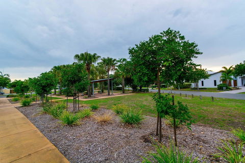 Ground Floor Air Conditioned, Fabulous Waterviews Overlooking Pumicestone Passage - Accommodation Port Macquarie 11