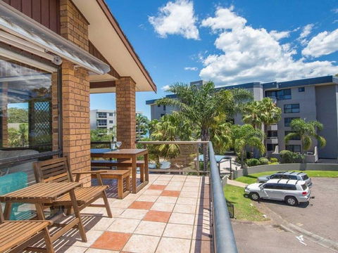 'COLUMBIA VIEWS', 2/9 COLUMBIA CLOSE - AIRCON, WIFI, NETFLIX, VIEWS & BOAT PARKING - Accommodation Port Macquarie 1