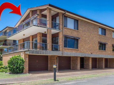 'COLUMBIA VIEWS', 2/9 COLUMBIA CLOSE - AIRCON, WIFI, NETFLIX, VIEWS & BOAT PARKING - Accommodation Port Macquarie 0