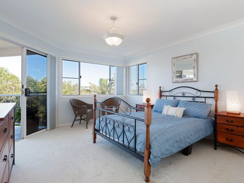 'GrandView', 10 Grandview Close - Huge House With Water Views, Aircon, WIFI, Netflix, Foxtel & Billiard Table - Accommodation Port Macquarie 1