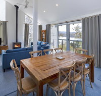 'Matilda' - Spacious  centrally located with great lake views - Accommodation Port Macquarie