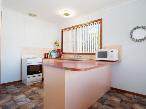 'Rutland', 1/13 Cromarty Road - Pet Friendly, Boat Parking, Water Views, Air Con - Accommodation Port Macquarie 2