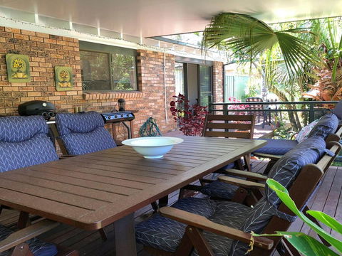 'Sandy Palms' 28 Moorooba Cr - Beautiful Home With Wifi, Air-con And Boat Parking - Accommodation Port Macquarie 2