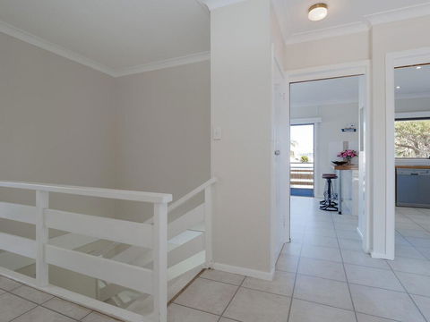 'SeaHaven', 2 Richardson Ave - Large Home With Aircon, Smart TV, WIFI, Netflix & Boat Parking - Accommodation Port Macquarie 1