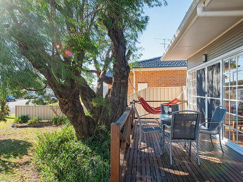'The Croft' 11 Boulder Bay Rd - Cosy Beach House With Aircon & Only 270m To The Beach - Accommodation Port Macquarie 1