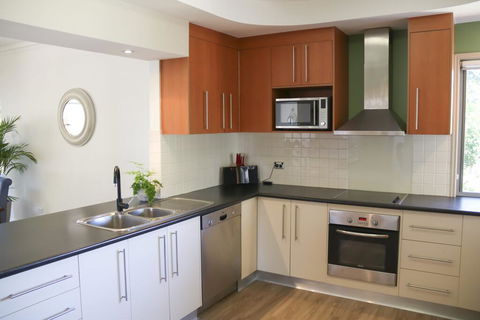 'Top Tier' Dog Friendly Holiday Home - Accommodation Port Macquarie 1
