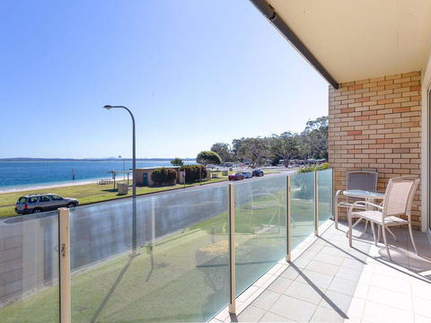 1 'Little Hut', 20 Kurrawa Close - Spectacular Water Views, NBN & Air Conditioned - Accommodation Port Macquarie 0