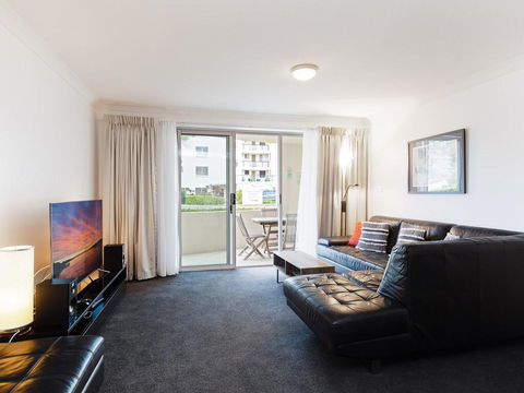 1 'SEASHELLS' 21-23 MAGNUS STREET - WIFI, POOL, LIFT & AIR CONDITIONING - Accommodation Port Macquarie 0
