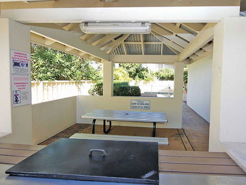 1 'SEASHELLS' 21-23 MAGNUS STREET - WIFI, POOL, LIFT & AIR CONDITIONING - Accommodation Port Macquarie 3