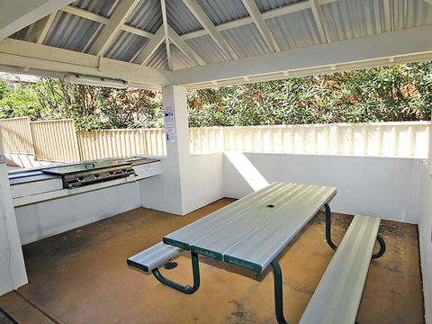 1 'SEASHELLS' 21-23 MAGNUS STREET - WIFI, POOL, LIFT & AIR CONDITIONING - Accommodation Port Macquarie 2