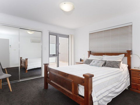 1 'Seaview', 9 Church Street - Huge Air Conditioned Unit With Lift & WIFI - Accommodation Port Macquarie 3