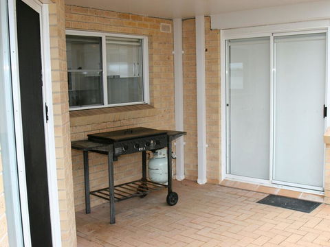 1 'The Clippers' 131 Soldiers Point Road - Fabulous Waterfront Unit - Accommodation Port Macquarie 2