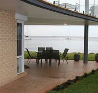 1 'The Clippers' 131 Soldiers Point Road - fabulous waterfront unit - Accommodation Port Macquarie